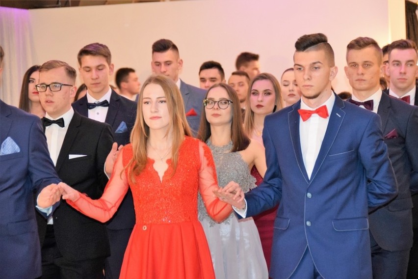 Studniówki 2019. Zobacz zdjęcia z balu uczniów ZSME w Tarnowie!