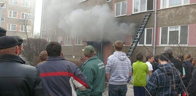 Pożar mieszkania na parterze.