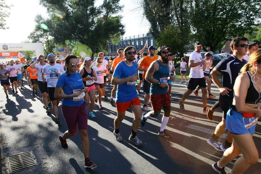 Bieg Fabrykanta 2016. 10 kilometrów szlakiem fabrykanckiej Łodzi [ZDJĘCIA]