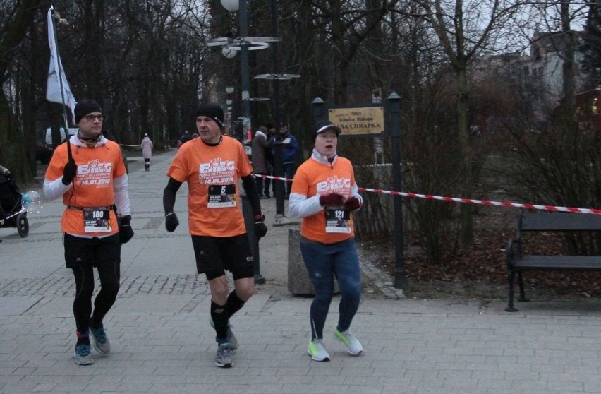 WOŚP 2019 w Radomiu. Biegacze "policzyli się z cukrzycą", wystartowało około 450 osób [WIDEO, ZDJĘCIA]