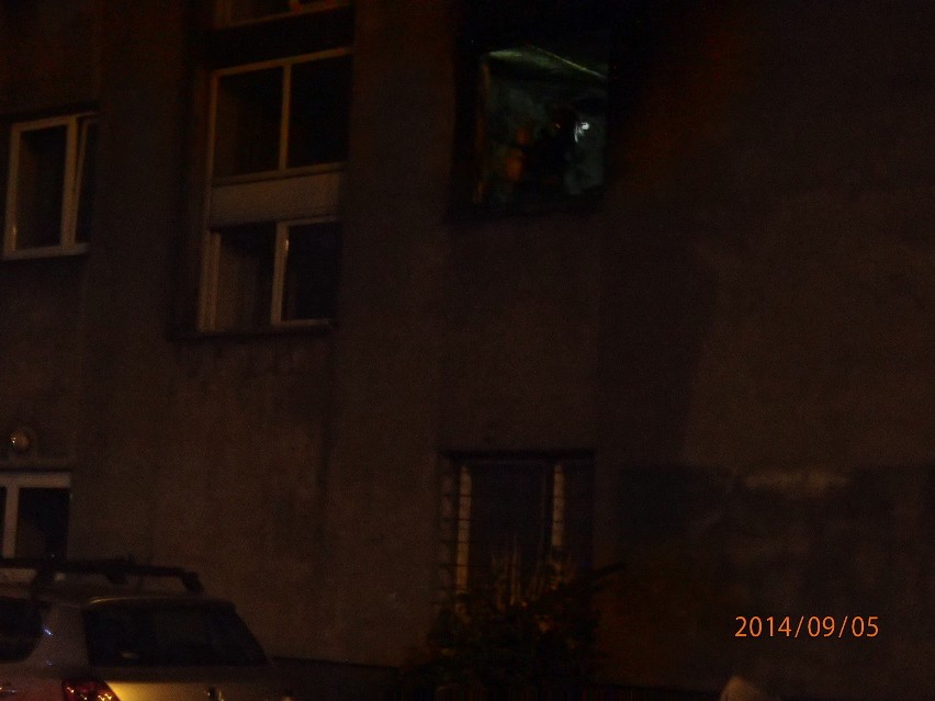 Pożar w Katowicach. Na Tysiącleciu policjant uratował kobietę [NOWE ZDJĘCIA]