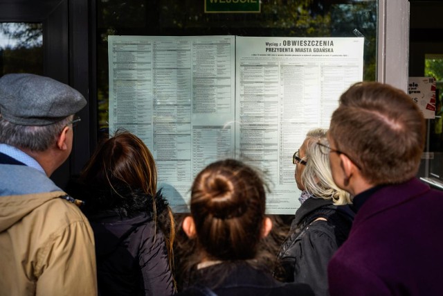 Tłumy przed lokalami wyborczymi na Pomorzu. Aby oddać głos, trzeba niekiedy czekać ponad godzinę