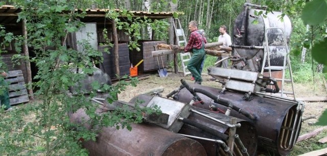 Niestety, choć aparatura do pędzenia bimbru w muzeum jest kompletna, to spróbować na miejscy gotowego wyrobu się nie da.