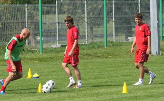Maxim Frantuz (z prawej) i Jurij Livandowski (w środku) na środowym treningu Korony Kielce.