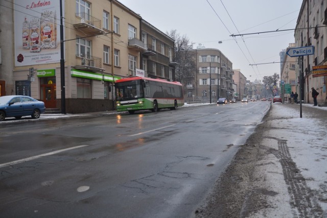 Przebudowa części ulicy Narutowicza od ul. Lipowej do wysokości ul. Ochotniczej jest kontynuacją inwestycji, którą miasto wykonało już w 2014 roku na odcinku Okopowa - Lipowa.