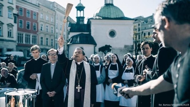 Jutro do kin w całym kraju, także w Toruniu, wchodzi najnowsze dzieło Wojciecha Smarzowskiego „Kler”. Film już wzbudził wiele kontrowersji, a władze Ostrołęki zakazały nawet jego projekcji.Zobacz także:"Kler" online. Gdzie oglądać najnowszy film Wojciecha SmarzowskiegoNowosciTorun