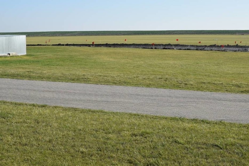 Studenci będą mieli miękkie lądowanie. Trwa budowa pasa startowego na lotnisku w Depułtyczach Królewskich