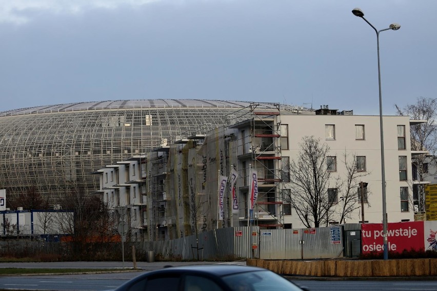 Taki widok na Tauron Arenę Kraków wyłania się od strony alei...