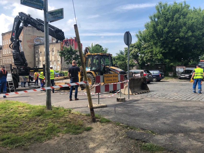 Szczecin: Utrudnienia na Niebuszewie. ZWiK usuwa usterkę [ZDJĘCIA]