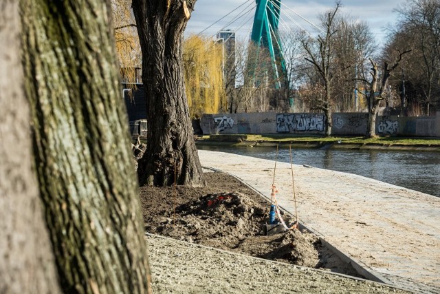 Zobacz stan prac przy rewitalizacji bulwarów i nabrzeży nad Brdą.