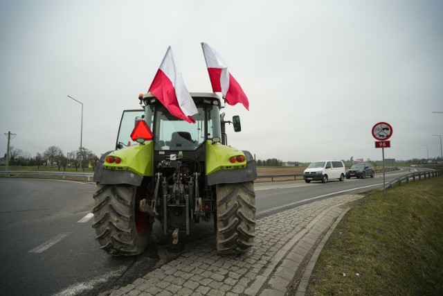 We wtorek 12 marca do protestujących mają dołączyć rolnicy z powiatu łowickiego i skierniewickiego.