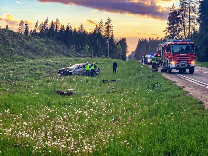 Majówka. Wypadek na drodze krajowej DK 65 Białystok - Bobrowniki. Trzy osoby ranne [ZDJĘCIA]