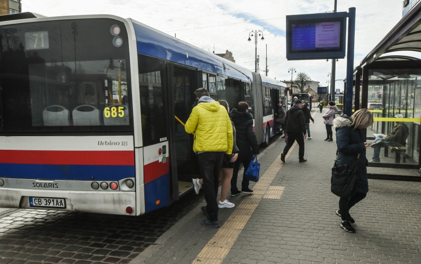 Ograniczenia w liczbie pasażerów. Policja będzie kontrolować [koronawirus w Polsce]