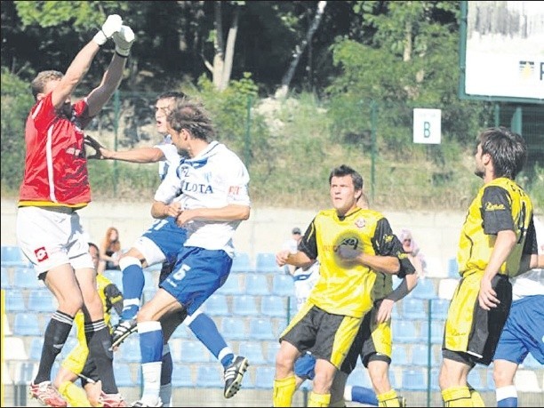 Bramkarz Bytovii miał sporo pracy w sobotę. Wpuścił sześć goli w meczu z Flotą