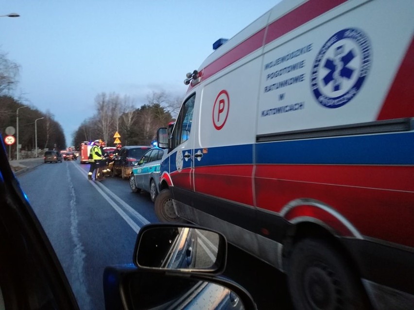 Trzy auta zderzyły się na ulicy Rudzkiej w Rybniku