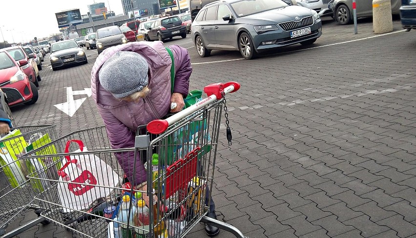 Niedziele handlowe LUTY 2019. Czy 17 lutego sklepy będą...