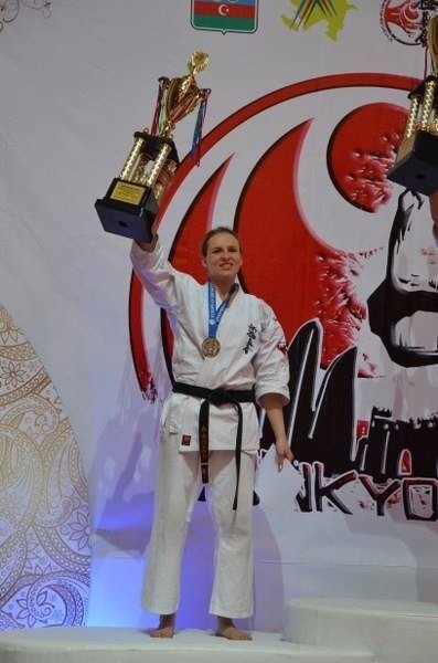 Karate shinkyokushin. Agata Kaliciak, kobieta renesansu, znów uderza (ZDJĘCIA)