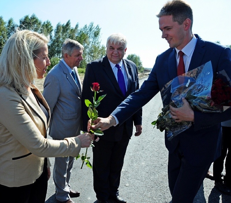 Miłym akcentem podczas otwarcia drogi Staszów-Osiek było...