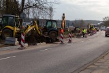 Rowerem do Wasilkowa. Ruszyła budowa ścieżki wyłożonej kostką brukową