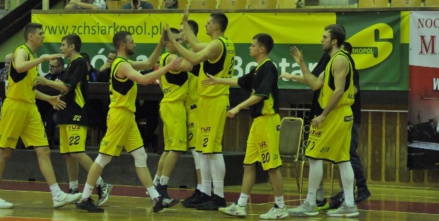 Koszykarze Siarki Tarnobrzeg pewnie pokonali rywali z Kłodzka.