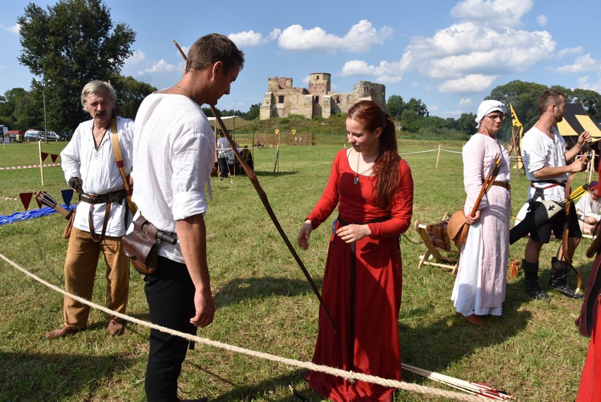 Rycerze walczą na siewierskich błoniach. 28 lipca bitwa o zamek w Siewierzu