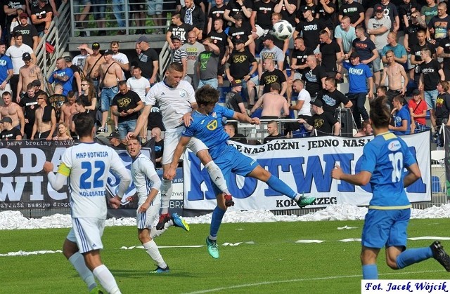 W meczu ostatniej, 34. kolejki III ligi w sezonie 2018/19, Kotwica Kołobrzeg wysoko wygrała derbowe spotkanie z Gwardią Koszalin 6:0.