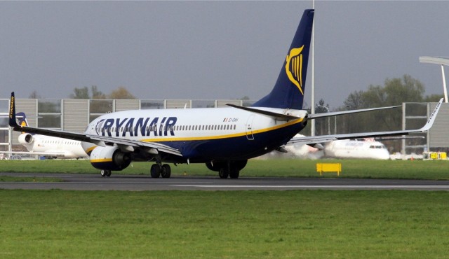 Ryanair przenosi połączenia z Wrocławia na Okęcie
