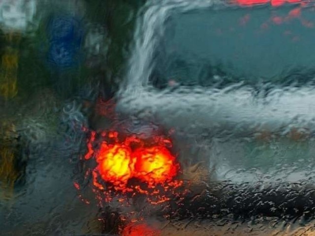 Oblodzenie w województwie podlaskim. Pierwszy stopień zagrożenia (wideo)