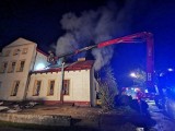 Pożar w Ośrodku Terapii Uzależnień w powiecie wejherowskim (27.10.2022). Ludzie skakali z wysokości, aby się ratować, 1 osoba zmarła