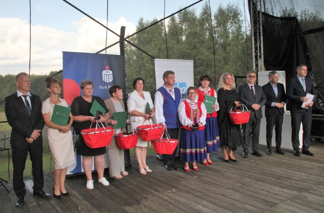 Oto Mistrzowie Agro z powiatu kieleckiego z Tomaszem Plebanem, wicestarostą powiatu kieleckiego oraz Stanisławem Wróblem, redaktorem naczelnym Echa Dnia.