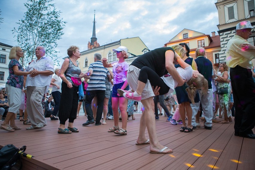 Letnia potańcówka na tarnowskim Rynku