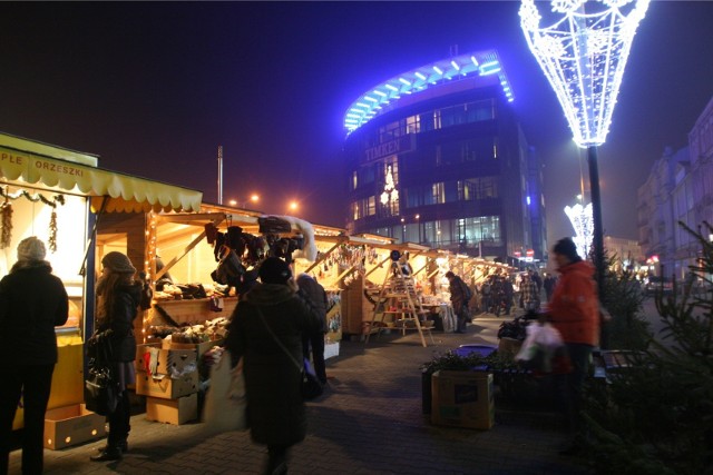 19.12.2011 sosnowiec jarmark swiateczny patelnia ..jarmark swiateczny patelnia  boze narodzenie fot. marzena bugala/polskapressse