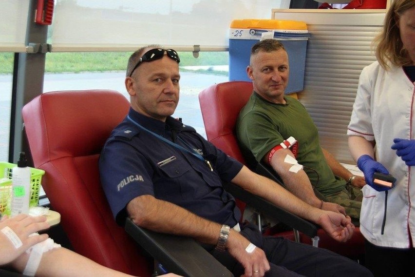 Międzyrzeccy policjanci i żołnierze oddali krew dla chorego...