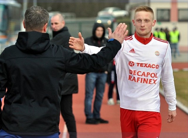 Michał Łysek i trener Robert Latosik mogli po meczu przybić "piątkę". Napastnik Chemika zdobył dwa gole.