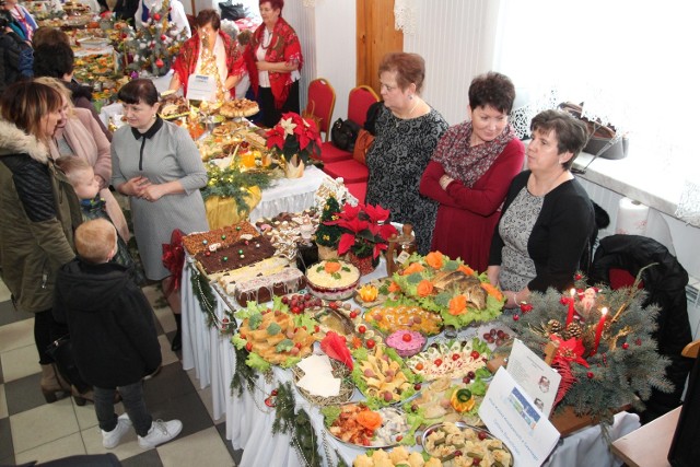 Dzisiejsze stoły świąteczne są bardzo wystawne, bogate, uginają się od obfitości potraw.