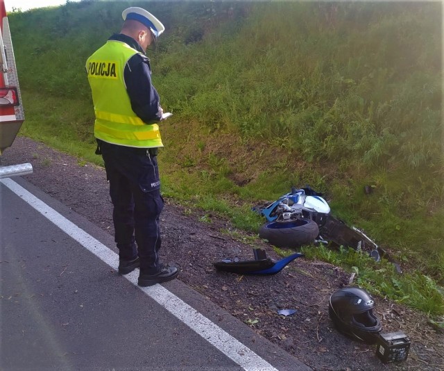 Wypadek motocyklisty na krajowej 20 koło Bytowa.