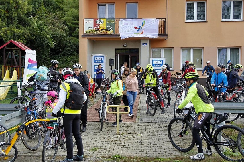 Miechów. Na rowerach zwiedzali ziemię miechowską