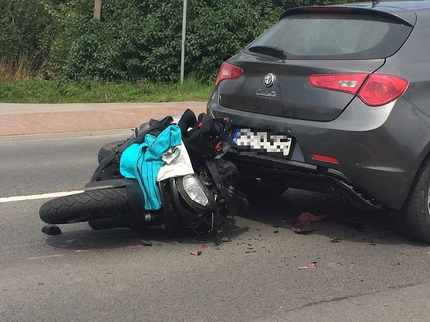 Stary Sącz. Zderzenie skutera z samochodem osobowym. Kierowca w szpitalu