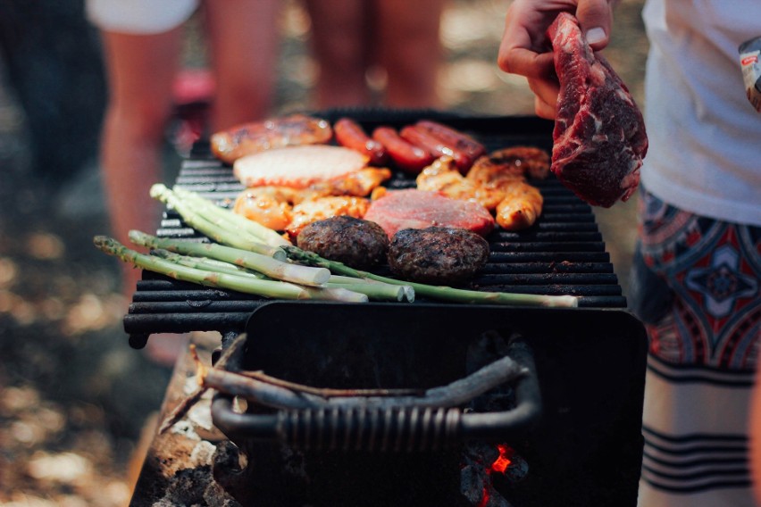 Grill w ogrodzie. Czy można grillować w domu z ogrodem?...