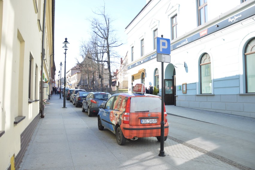 Na Placu Świętej Kingi można obecnie parkować za darmo, od 1...