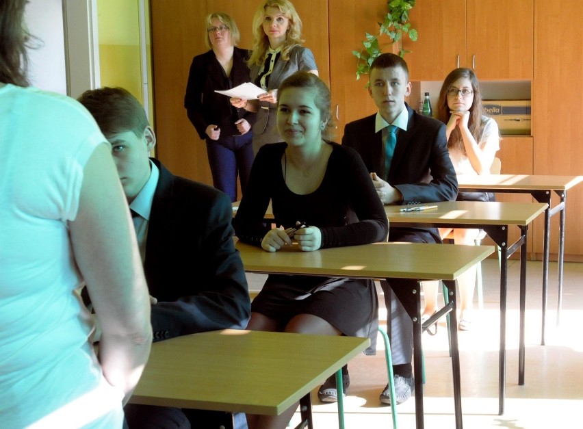 Egzamin gimnazjalny 2014: W "dziewiątce" zdawało 159 uczniów (zobacz ZDJĘCIA)