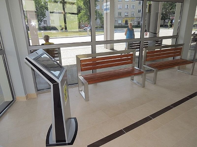 Nowa poczekalnia dworca autobusowego w Nowej Dębie otwarta...