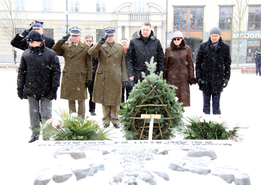 Obchody 250. rocznicy konfederacji barskiej na pl. Litewskim. Złożono kwiaty pod Pomnikiem Nieznanego Żołnierza (ZDJĘCIA)