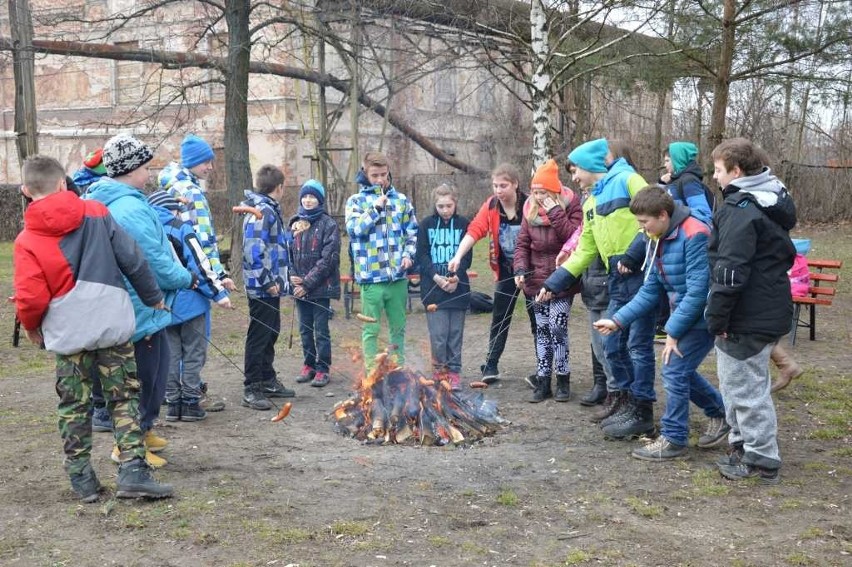 Pieczenie kiełbasek i palenie Marzanny, czyli meta Rajdu...