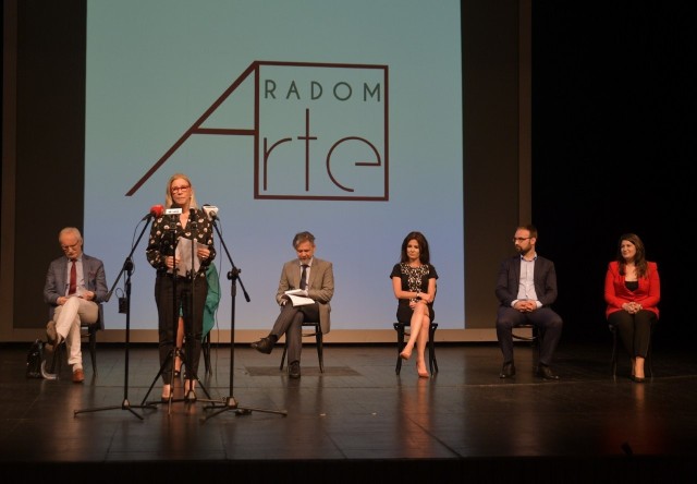 Założyciele Fundacji dla Kultury Radom Arte zaprosili do Teatru Powszechnego władze miasta, by poinformować je o powstałej Fundacji i zachęcić do wspierania tej inicjatywy. O Fundacji mówiła Małgorzata Potocka.