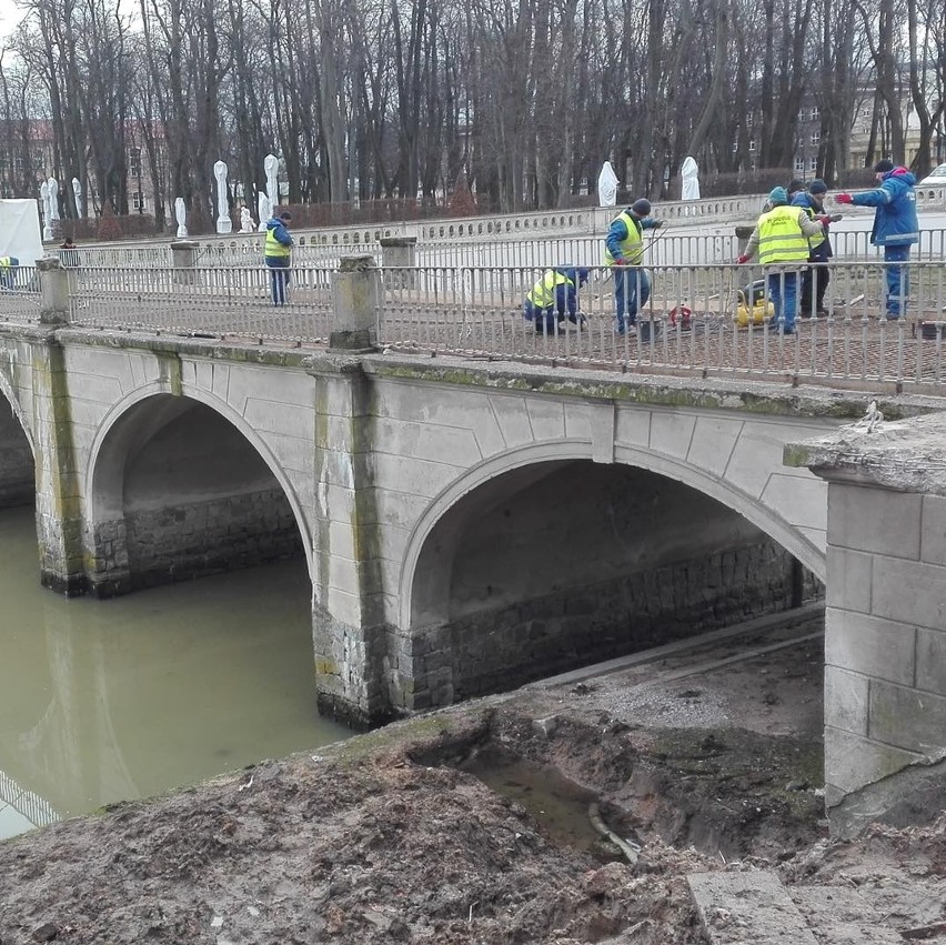 Remont w ogrodach Pałacu Branickich w Białymstoku