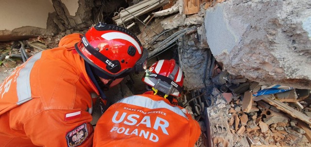 Strażacy z polskiej grupy poszukiwawczo-ratowniczej od tygodnia ratują ludzi w dotkniętej trzęsieniem ziemi Turcji.