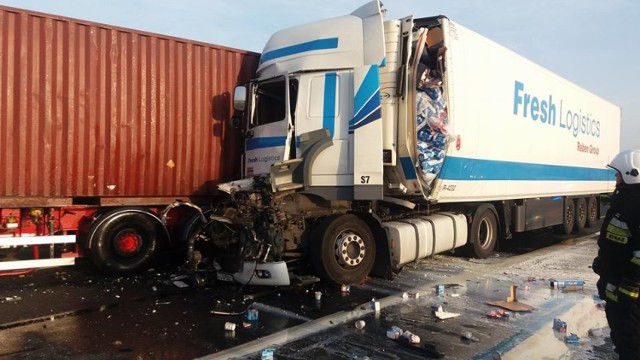 Wypadek na autostradzie A1 pomiędzy węzłami Tuszyn i Piotrków Trybunalski.