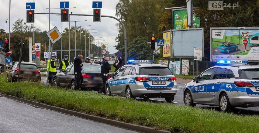 Policja rozbiła BMW, żeby zatrzymać ściganego. Półtora kilograma narkotyków ZDJĘCIA i FILMIK 