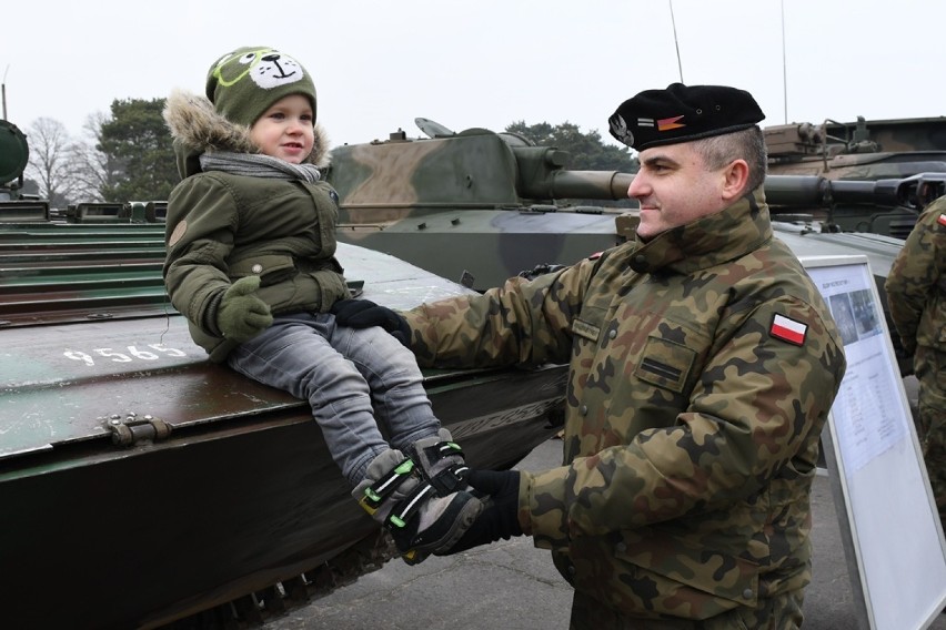 Przysięga wojskowa żołnierzy szkolenia podstawowego w Świętoszowie